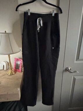 Figs Black high waisted Yola Scrub Pants size XS TALL